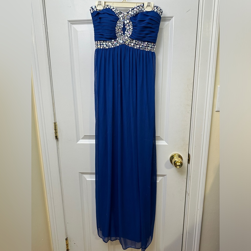 City triangles blue formal dress w/ sweetheart neckline & bejeweled top size 3